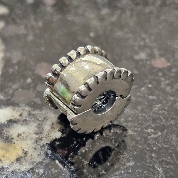 PANDORA Beveled Clip No. 790267 - Picture 2 of 3